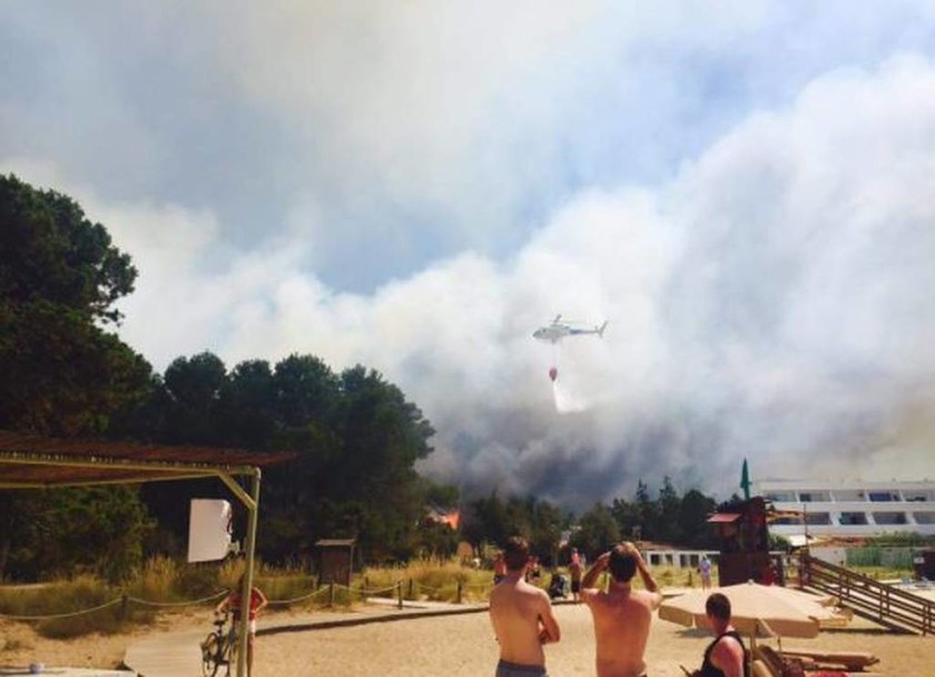 Ίμπιζα: Εκκενώθηκε ξενοδοχείο εξαιτίας μεγάλη πυρκαγιάς (pics+vids)