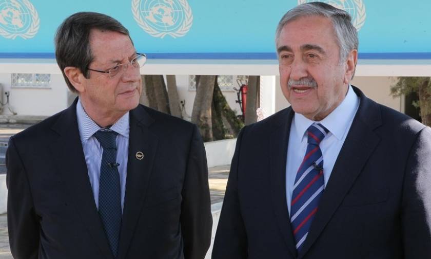 Κυπριακό: Πυρετώδεις διαβουλεύσεις Αναστασιάδη - Ακιντζί για το έγγραφο για την ασφάλεια