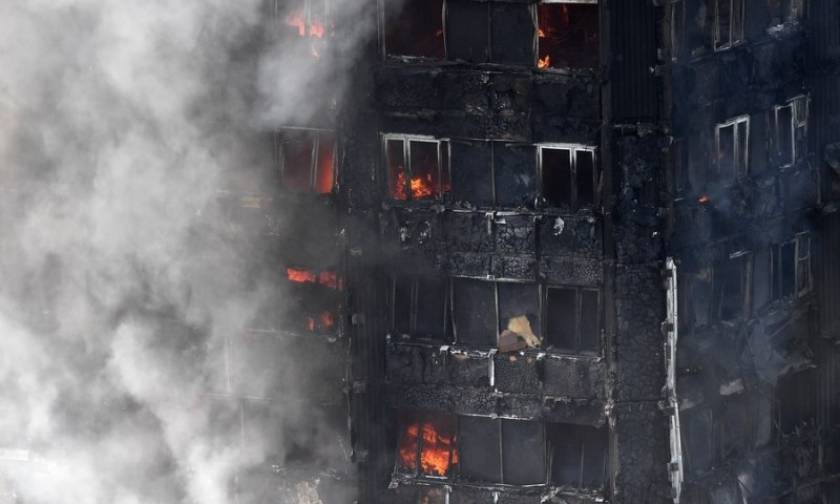 Φωτιά Λονδίνο - Απεγνωσμένες κραυγές από το φλεγόμενο κτήριο: «Βοηθήστε με σας παρακαλώ»