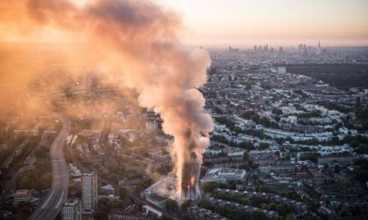 Φωτιά Λονδίνο - Μαρτυρία σοκ: Είδα γονείς να πετούν από τα παράθυρα μωρά και παιδιά για να σωθούν