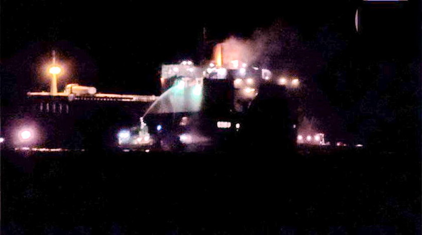 Έσβησε η φωτιά στο οχηματαγωγό πλοίο «MED STAR» (pics)