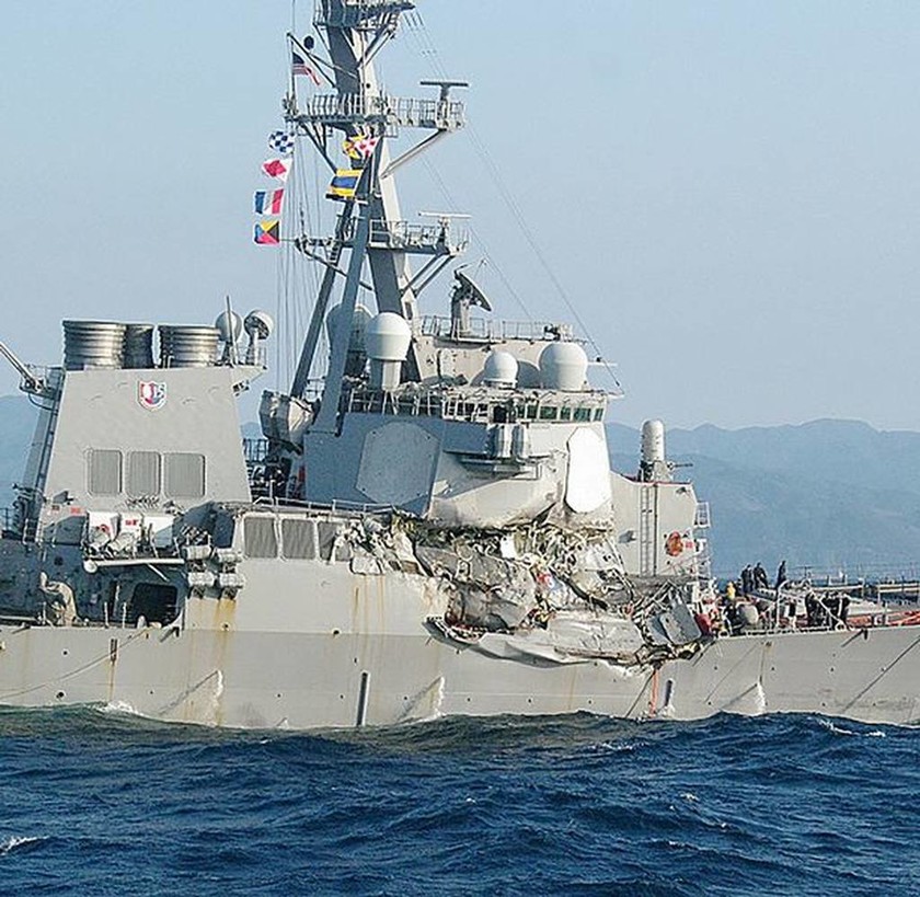 Ιαπωνία: Αμερικανικό αντιτορπιλικό πλοίο συγκρούστηκε με εμπορικό – Επτά αγνοούμενοι 