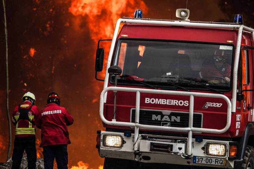 Πύρινος εφιάλτης στην Πορτογαλία: Τραγωδία με τουλάχιστον 62 νεκρούς