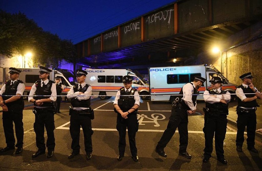 Επίθεση Λονδίνο: Όλα όσα γνωρίζουμε μέχρι στιγμής για το νέο τρομοκρατικό χτύπημα (Pics+Vids)