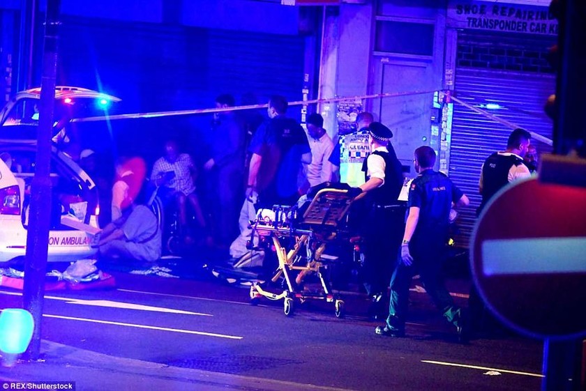 Επίθεση Λονδίνο: Όλα όσα γνωρίζουμε μέχρι στιγμής για το νέο τρομοκρατικό χτύπημα (Pics+Vids)