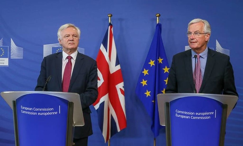 Το Brexit μόλις ξεκίνησε: Ντέιβις και Μπαρνιέ συναντήθηκαν στις Βρυξέλλες (Pics)