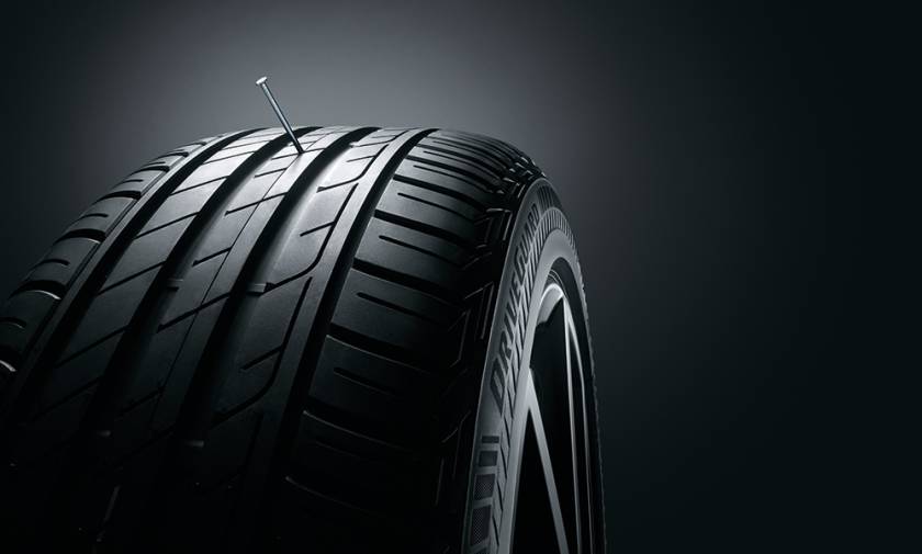 Ρεζέρβα τέλος! Το νέο ελαστικό της Bridgestone υπόσχεται 80 επιπλέον χιλιόμετρα ακόμα κι αν κλατάρει