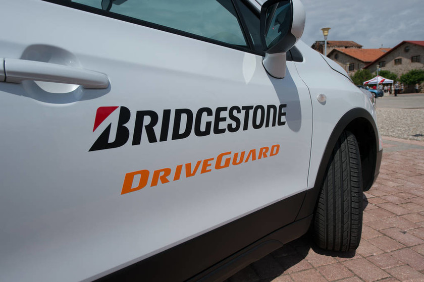 Ρεζέρβα τέλος! Το νέο ελαστικό της Bridgestone υπόσχεται 80 επιπλέον χιλιόμετρα ακόμα κι αν κλατάρει