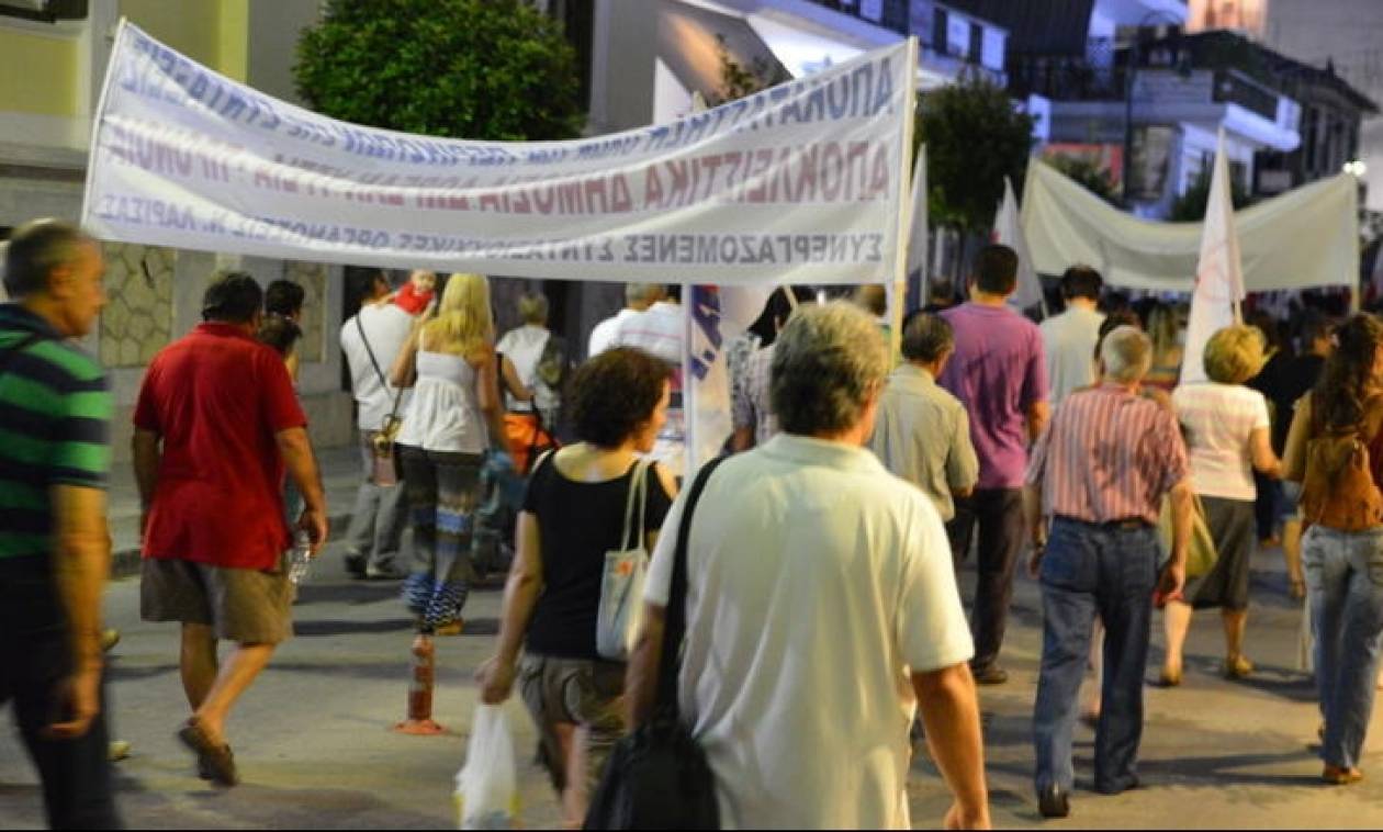 Λάρισα: Πορεία στο κέντρο της πόλης από τους συμβασιούχους των δήμων