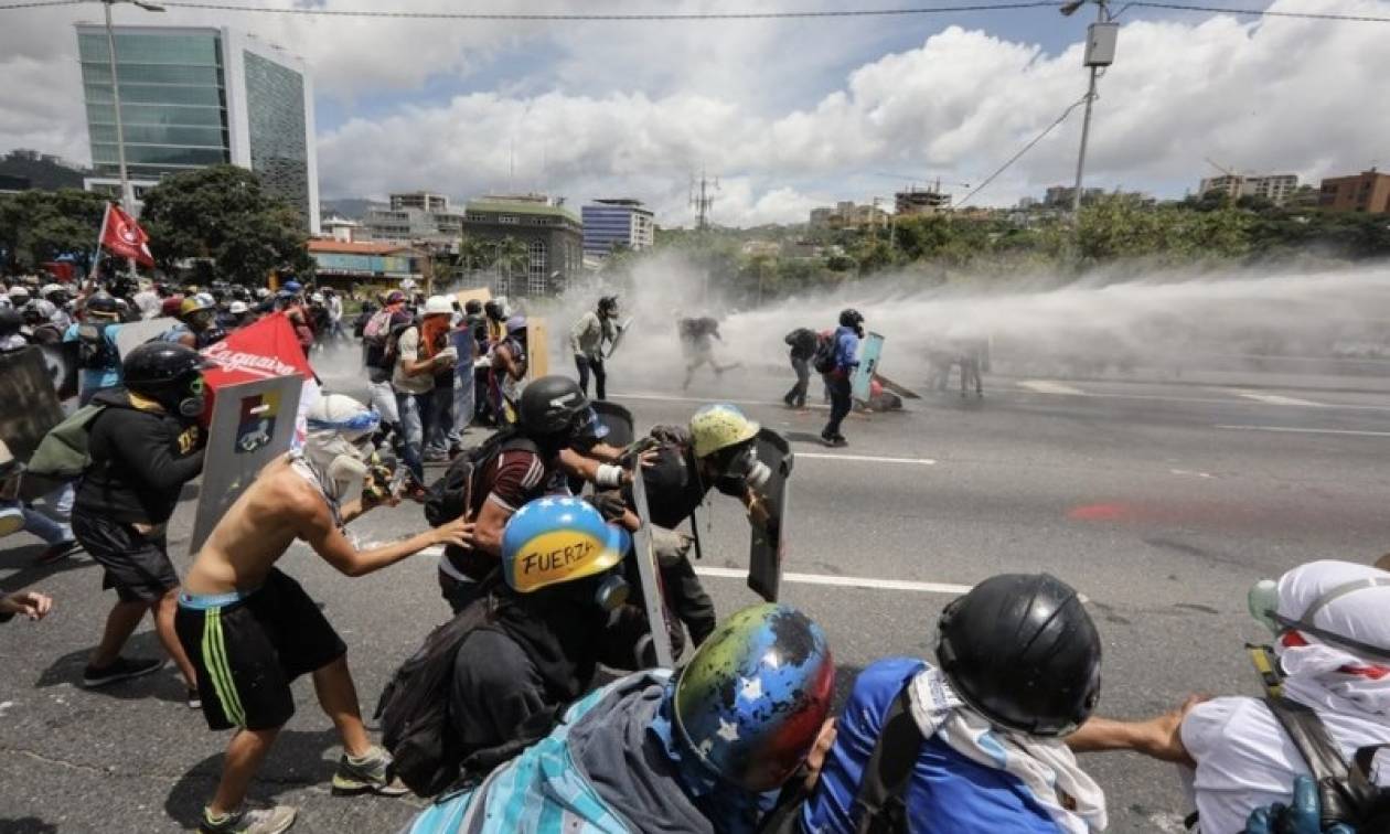 Βενεζουέλα: Ένας 17χρονος νεκρός από σφαίρα στο στήθος σε διαδήλωση κατά του Μαδούρο