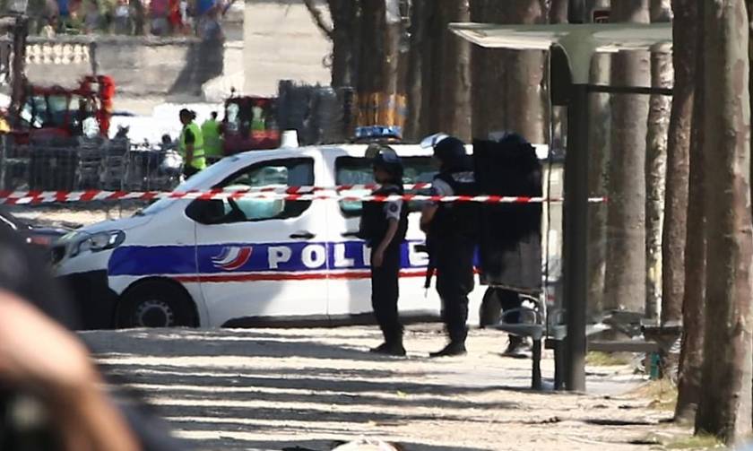 Γαλλία: Υπό κράτηση μέλη της οικογένειας του δράστη της επίθεσης στα Ηλύσια Πεδία