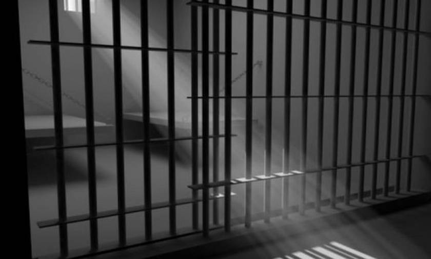 Σύνταγμα: Κρατούμενος κρεμάστηκε μέσα σε αστυνομικό τμήμα