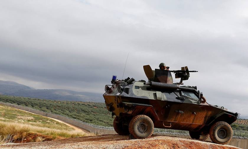 Η Τουρκία ενισχύει τη θέση της με περισσότερο στρατό στη βόρεια Συρία