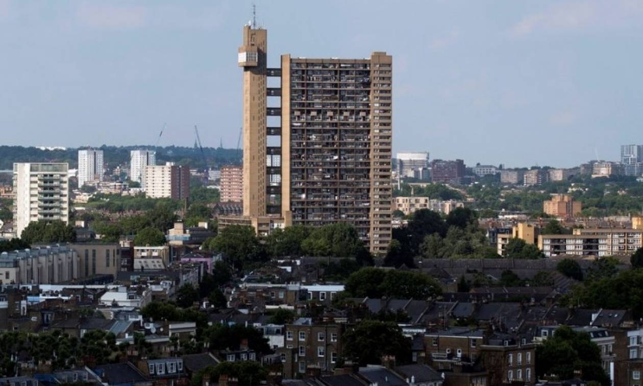 Φόβος στην Αγγλία: 600 πολυκατοικίες έχουν ίδια εξωτερική επένδυση με το Grenfell Tower