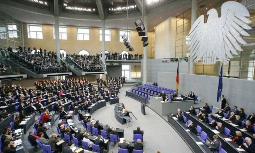 Γερμανοί βουλευτές: «H Ελλάδα δικαιούται ελάφρυνση του χρέους»