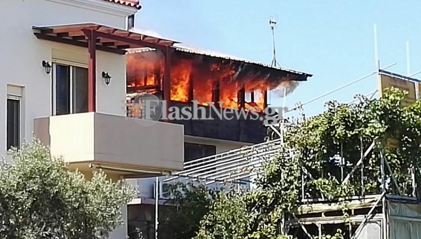 Μεγάλη φωτιά και εκρήξεις σε σπίτι στα Χανιά 