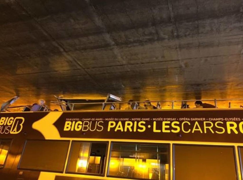 Παρίσι: Λεωφορείο έπεσε πάνω σε τοίχωμα σήραγγας - Tουλάχιστον 4 τραυματίες (pics)