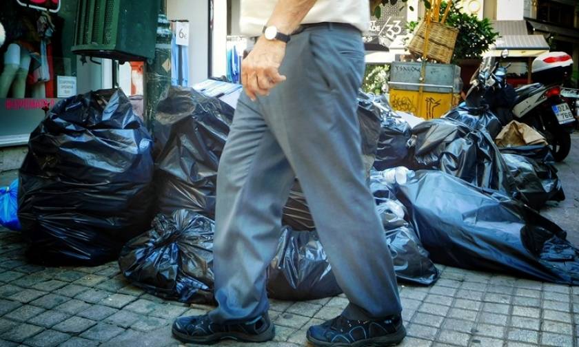 Θεσσαλονίκη: «Βουνά» σχηματίζουν τα σκουπίδια - Με το... σταγονόμετρο η αποκομιδή