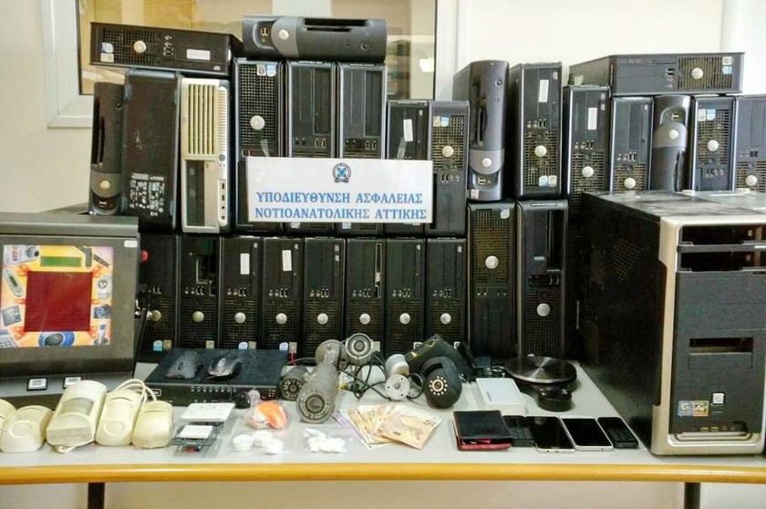 Δεκαοχτώ οι συλλήψεις στο παράνομο καζίνο του Άνω Καλαμακίου - Τι κατέσχεσε η Αστυνομία