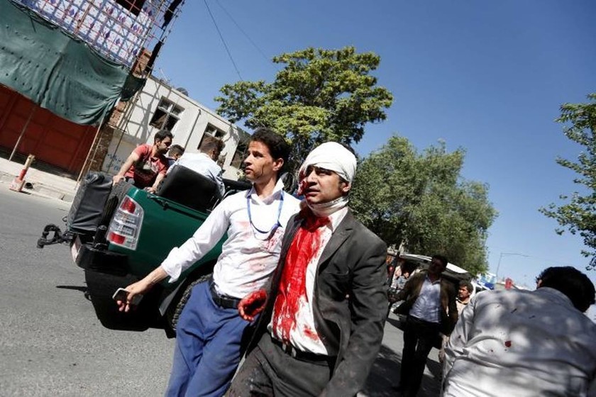 «Λουτρό αίματος» στο Αφγανιστάν: Περισσότεροι από 200 νεκροί και 700 τραυματίες (Pics+Vid)