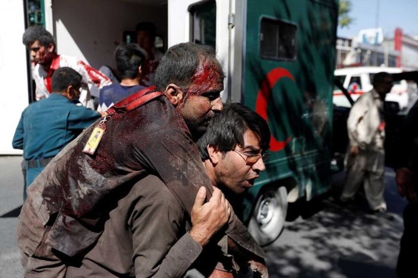 «Λουτρό αίματος» στο Αφγανιστάν: Περισσότεροι από 200 νεκροί και 700 τραυματίες (Pics+Vid)