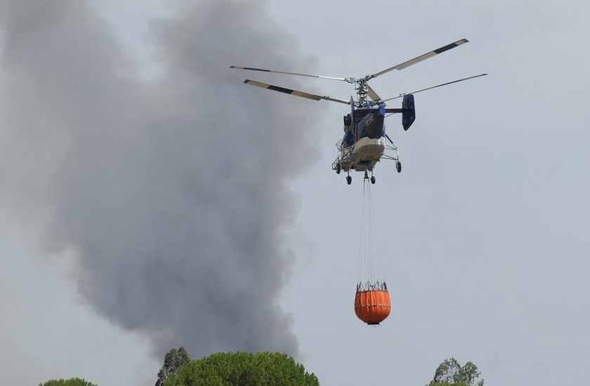 Τρόμος στην Ισπανία από τεράστια δασική πυρκαγιά – Εκατοντάδες εγκαταλείπουν σπίτια και ξενοδοχεία