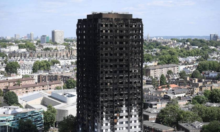 Φωτιά Λονδίνο: 60 πολυώροφα κτήρια κρίθηκαν ακατάλληλα σε επίπεδο πυρασφάλειας
