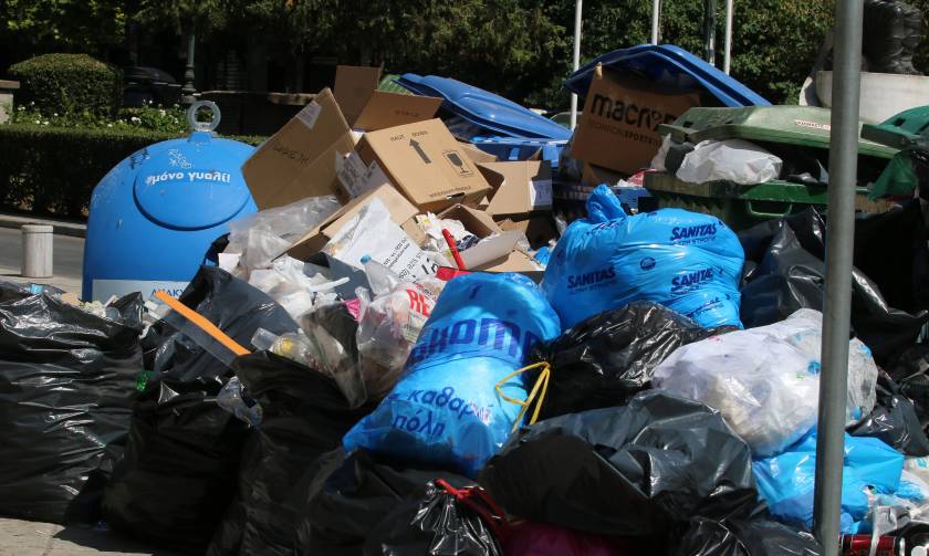 Γερμανικός Τύπος: Η Ελλάδα βυθίζεται στα σκουπίδια