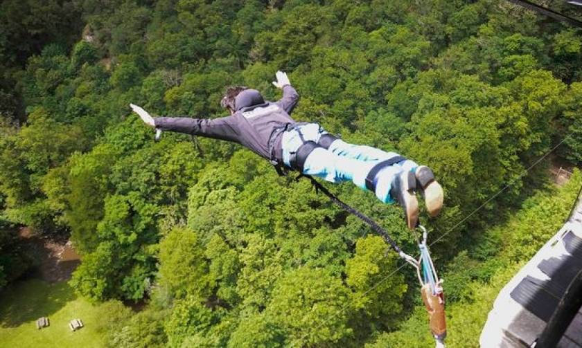 Bungee jumping: Βουτιά θανάτου για 17χρονη - Παράκουσε και βούτηξε στο κενό!