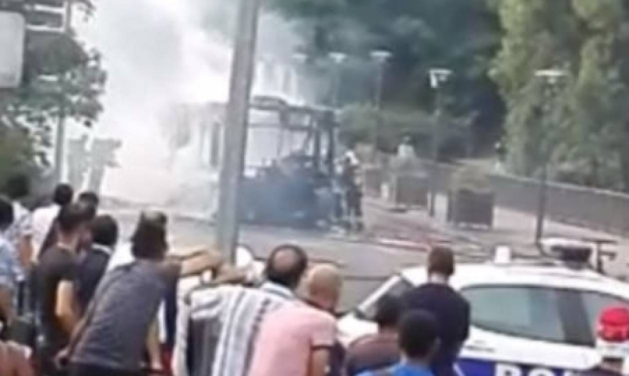 Έκρηξη σε λεωφορείο στο Παρίσι (pics+vid)
