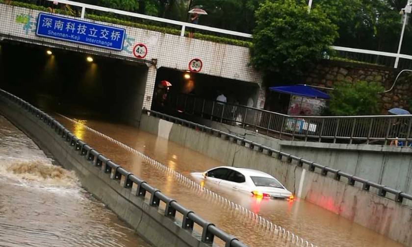 Κίνα: Δέκα νεκροί και τέσσερις αγνοούμενοι από τις σαρωτικές πλημμύρες (pics)
