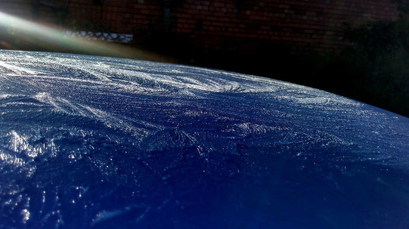 Πάγος σε οροφή αυτοκινήτου