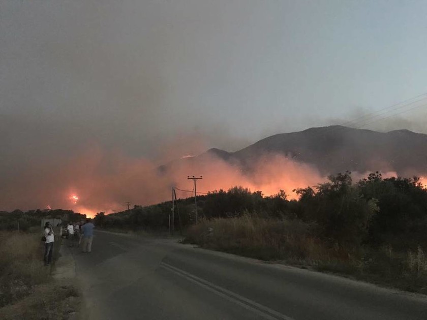 Συναγερμός στη Μάνη: Ανεξέλεγκτη μαίνεται η φωτιά - Κάηκαν σπίτια - Ποιες περιοχές απειλούνται
