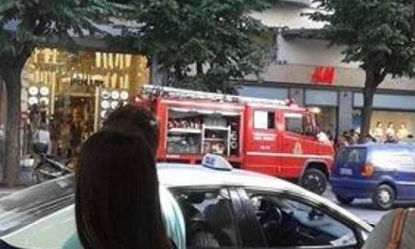 Θεσσαλονίκη: Υπό ελέγχο τέθηκε η πυρκαγιά σε πολυκατοικία