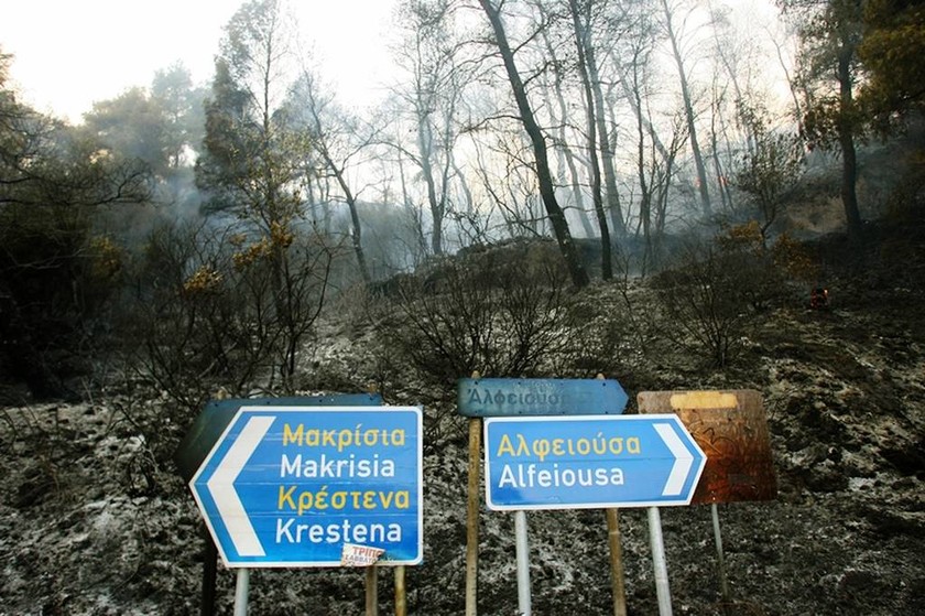 Πυρκαγιά Ηλεία: «Ξύπνησαν» μνήμες 2007 – Μια «ανάσα» από την Αρχαία Ολυμπία οι φλόγες