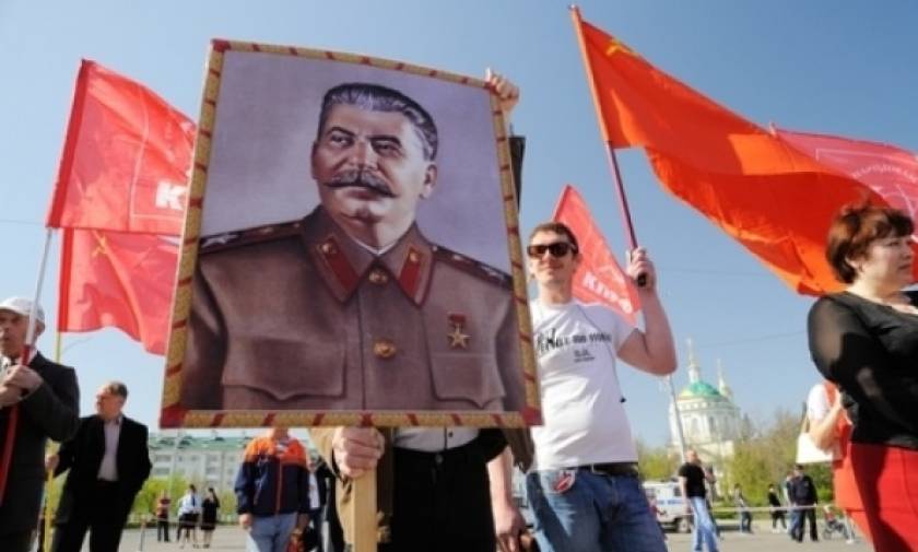Το Κρεμλίνο «αποκαθηλώνει» τον Στάλιν