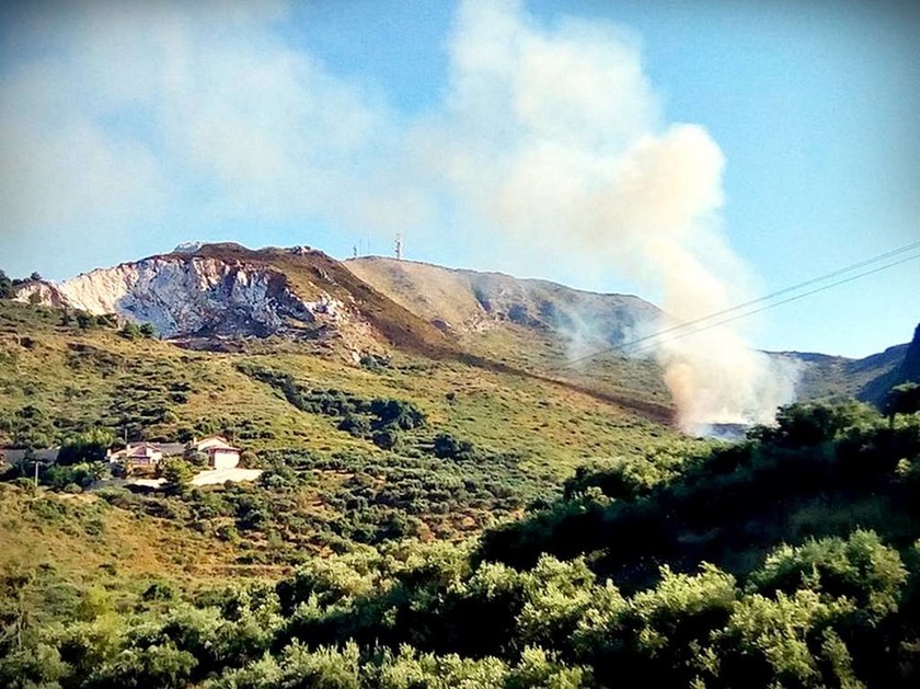 Φωτιά ΤΩΡΑ: Πυρκαγιά στο όρος Σκοπό στη Ζάκυνθο (pics)