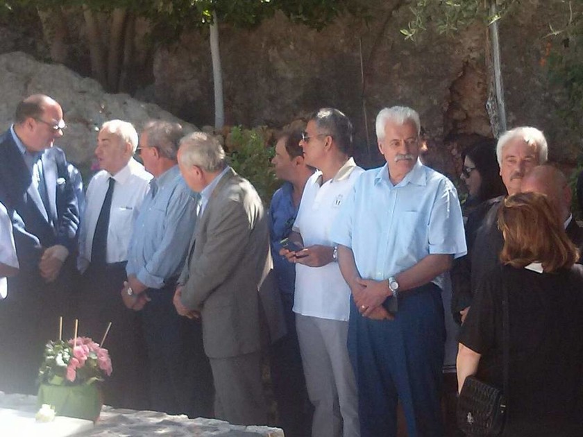 Κωνσταντίνος Μητσοτάκης: Επιμνημόσυνη δέηση τελέστηκε στο κοιμητήριο Αργουλιδέ