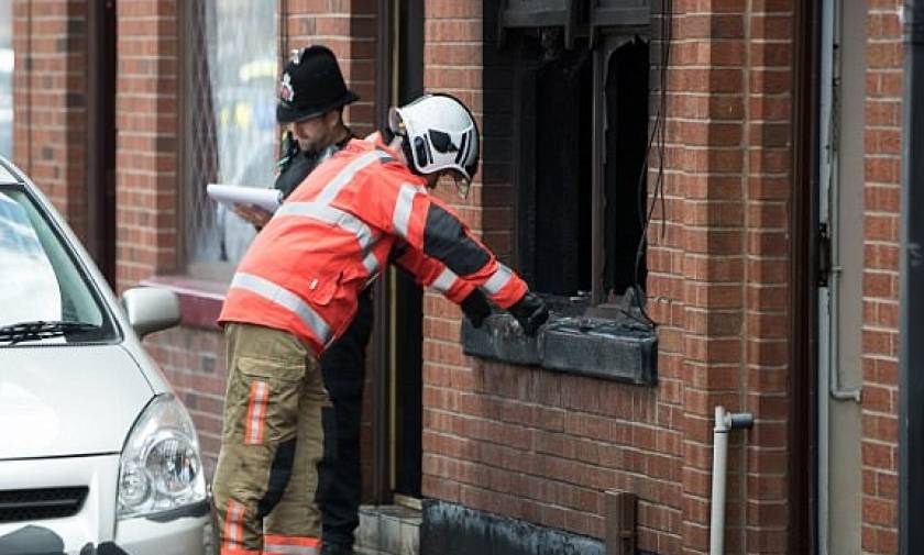 Βρετανία: Ξεκληρίστηκε οικογένεια έπειτα από φωτιά σε διαμέρισμα (pics+vids)