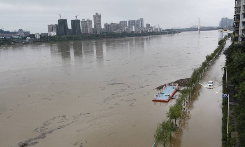 Φονικές βροχές πλήττουν την Κίνα (vid)