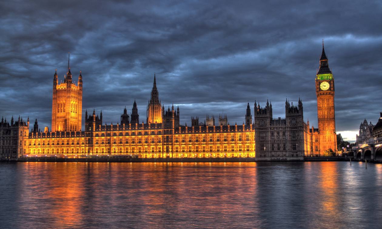 Συναγερμός στο Λονδίνο: Εκκενώθηκε το βρετανικό κοινοβούλιο