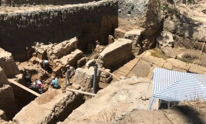 Ελληνίδα αρχαιολόγος ανακάλυψε στην Αίγυπτο κτίριο με λαξευτή γέφυρα! (pics)