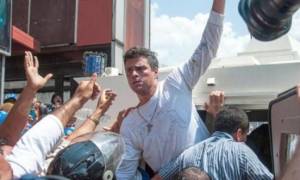 Ελεύθερος ο ηγέτης της αντιπολίτευσης στη Βενεζουέλα, Λεοπόλδο Λόπες