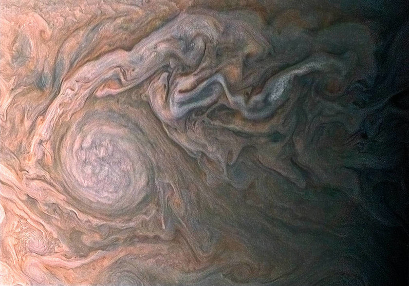 Τις πρώτες φωτογραφίες από τον πλανήτη Δία άρχισε να στέλνει το Juno της NASA (Pics)