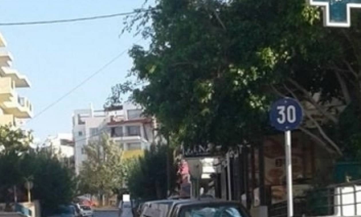 Ελλαδάρα: Δείτε την απίστευτη κι επικίνδυνη πινακίδα που τοποθέτησαν σε δρόμο του Ηρακλείου (pics)