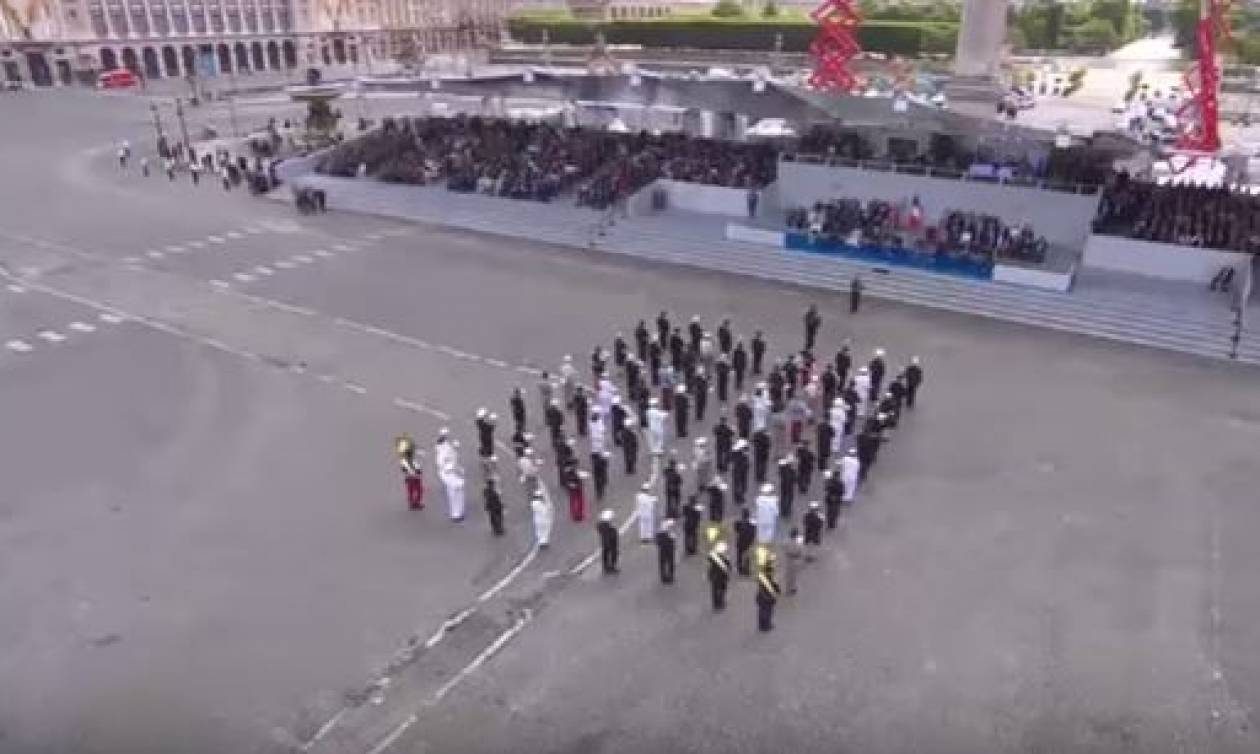 Εντυπωσιακό: Η μπάντα του γαλλικού στρατού σε ρυθμούς... Daft Punk! (vid)
