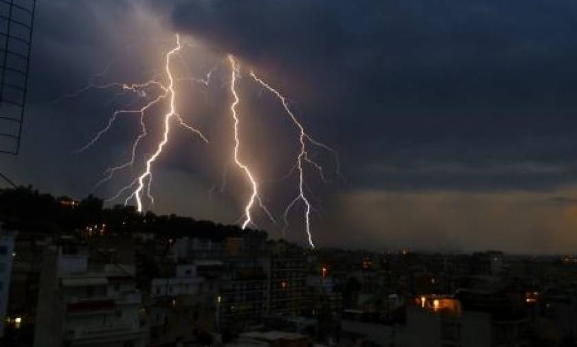 Κακοκαιρία: Στο «πόδι» η Αχαΐα από σφοδρές καταιγίδες αλλά και κεραυνούς που προκάλεσαν πυρκαγιές