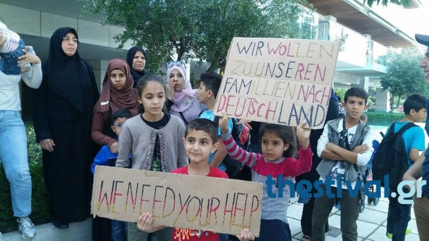 Θεσσαλονίκη: Διαμαρτυρία Σύρων προσφύγων έξω από το γερμανικό προξενείο