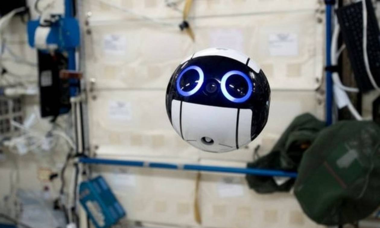 ISS: Αυτό είναι το πρώτο drone στο διάστημα και μόλις έστειλε στη Γη τις πρώτες φωτογραφίες του