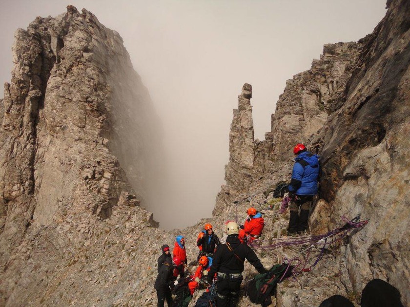 Καρέ - καρέ η δραματική διάσωση του ορειβάτη που είχε εγκλωβιστεί στον Όλυμπο 